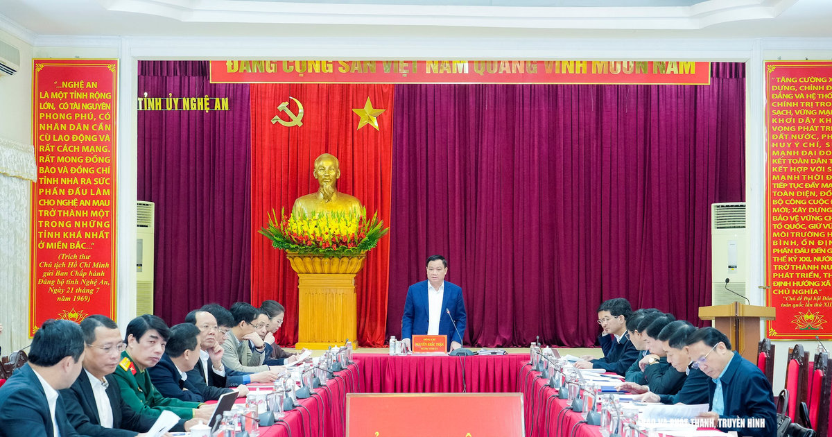 Bí thư Tỉnh ủy Nghệ An Nguyễn Khắc Thận chủ trì phiên họp Ban Thường vụ Tỉnh ủy