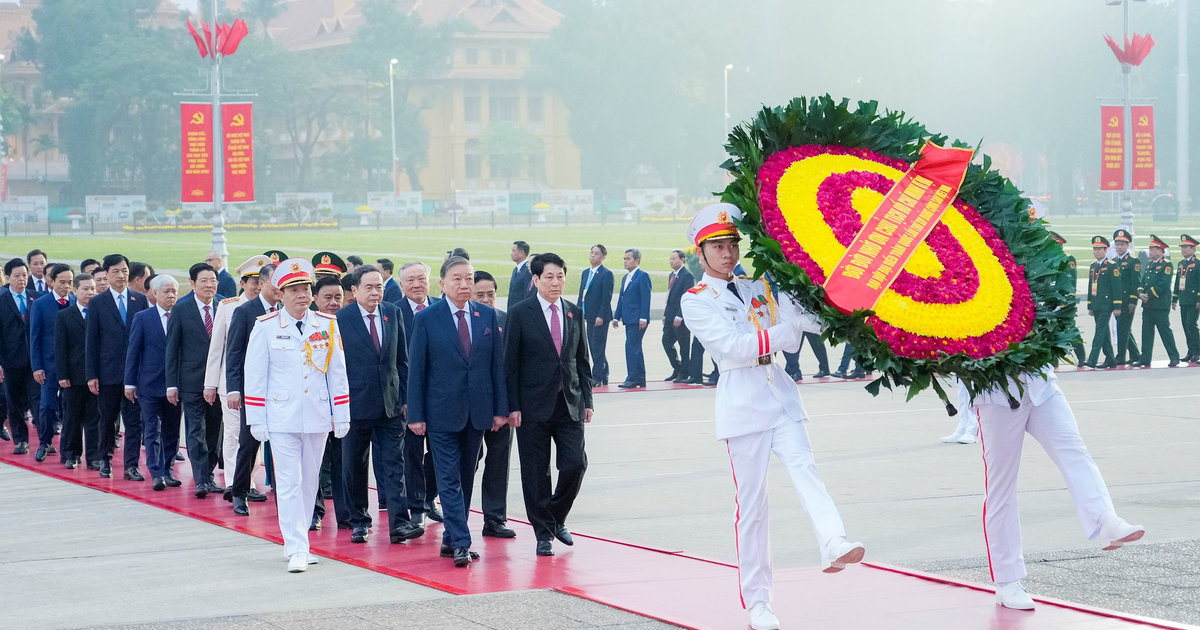 Lãnh đạo Đảng, Nhà nước và đại biểu dự Đại hội XIV của Đảng vào Lăng viếng Chủ tịch Hồ Chí Minh