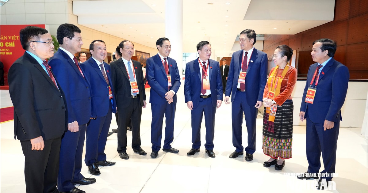 Các đại biểu dự Đại hội XIV của Đảng thảo luận về các mục tiêu, giải pháp phát triển đất nước trong kỳ nguyên mới