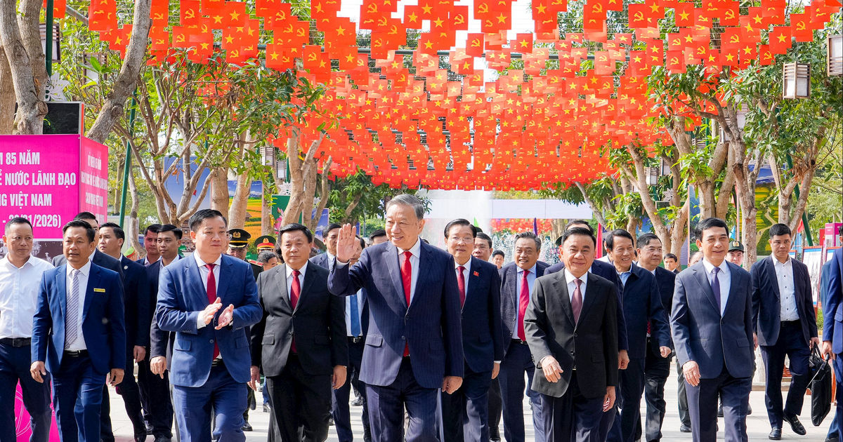 Tổng Bí thư Tô Lâm dâng hương tưởng niệm Chủ tịch Hồ Chí Minh và các anh hùng liệt sĩ