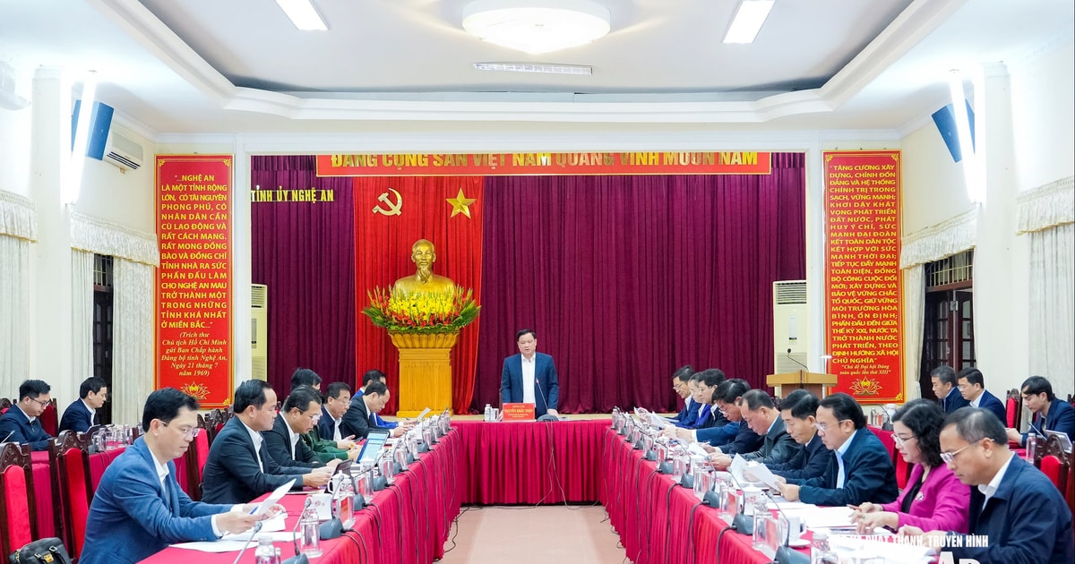 Bí thư Tỉnh ủy Nguyễn Khắc Thận chủ trì phiên họp Ban Thường vụ Tỉnh ủy
