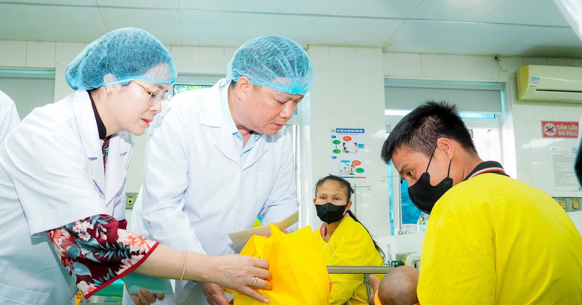 Bí thư Tỉnh uỷ Nguyễn Khắc Thận thăm, động viên, chúc Tết công nhân, người lao động, bệnh nhân có hoàn cảnh khó khăn