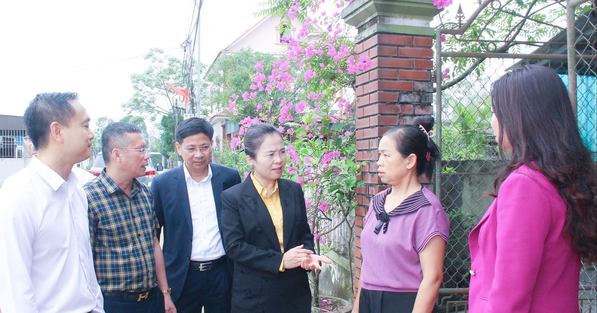 Ứng cử viên Đại biểu HĐND tỉnh Nghệ An tiếp xúc cử tri, vận động bầu cử tại phường Vinh Phú