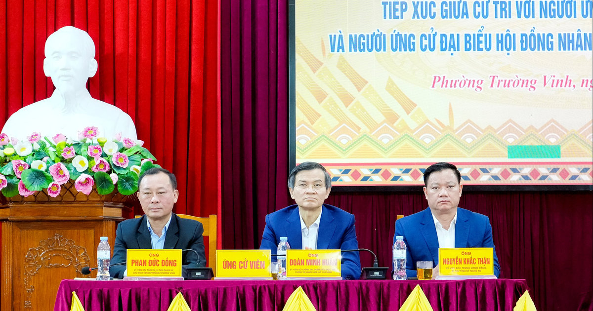 Giám đốc Học viện Chính trị Quốc gia Hồ Chí Minh và Bí thư Tỉnh uỷ Nghệ An tiếp xúc cử tri phường Trường Vinh, Vinh Lộc