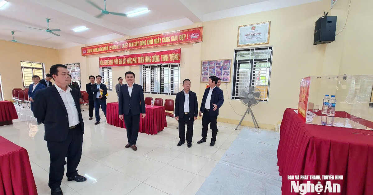 Phó Chủ tịch UBND tỉnh Nghệ An Nguyễn Văn Đệ kiểm tra công tác chuẩn bị bầu cử