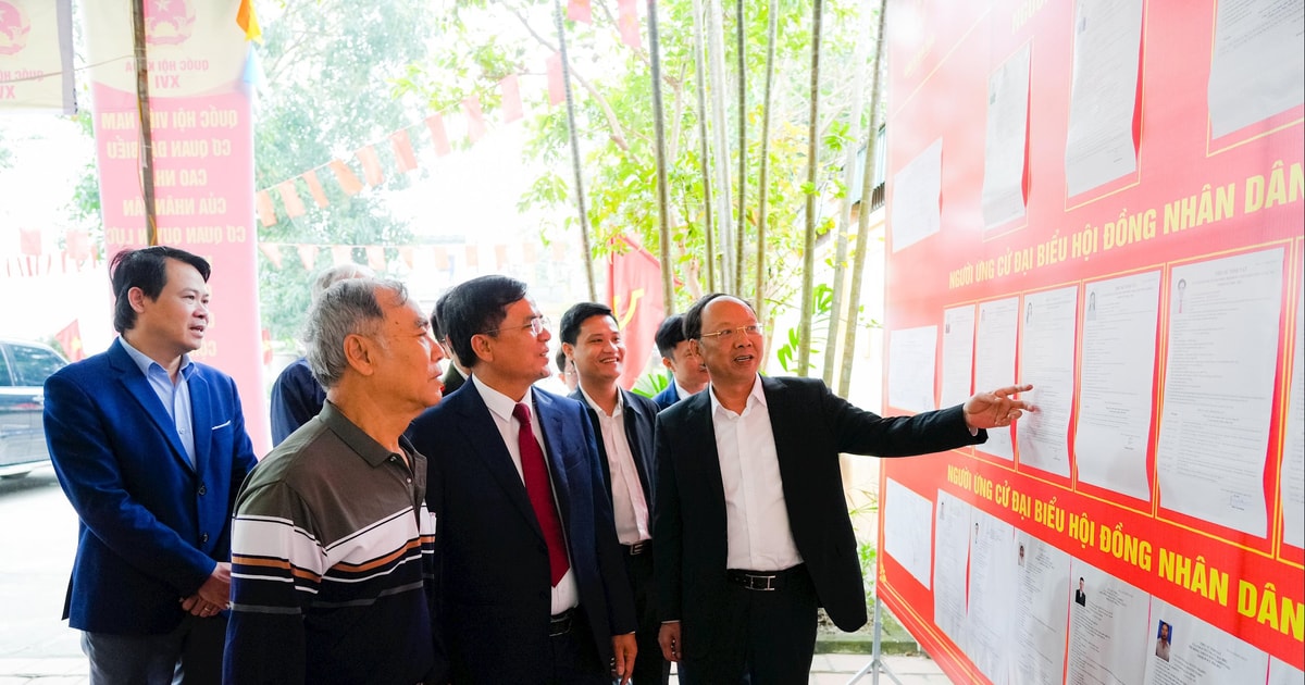 Phó Chủ tịch Thường trực UBND tỉnh Bùi Thanh An kiểm tra công tác bầu cử tại các địa phương