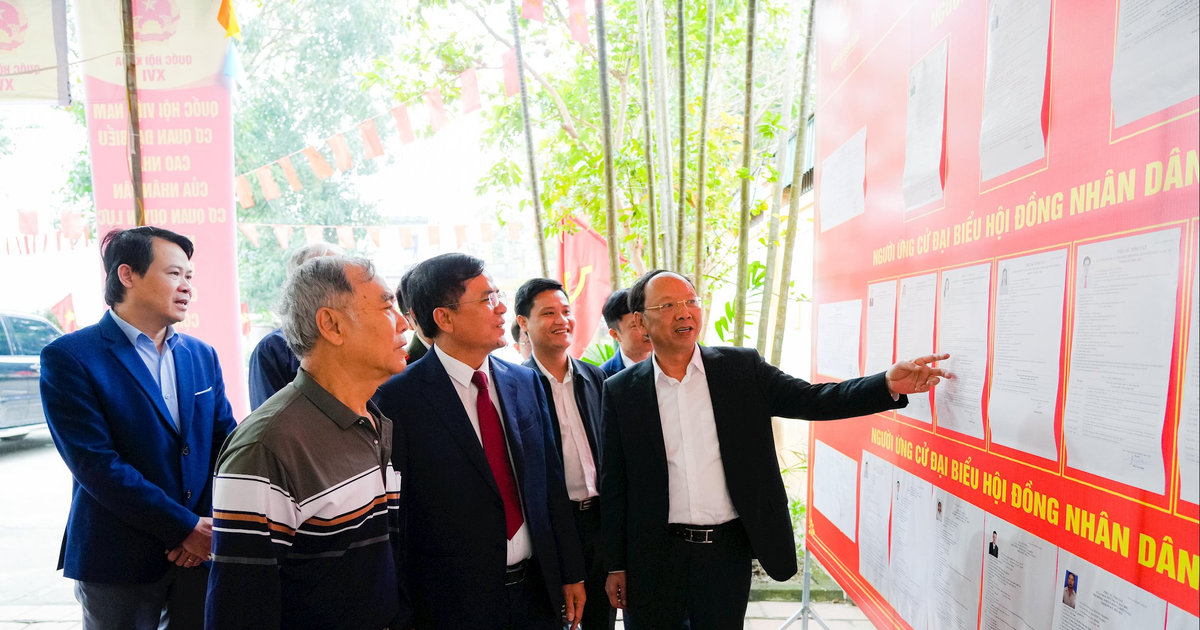Phó Chủ tịch Thường trực UBND tỉnh Bùi Thanh An kiểm tra công tác bầu cử tại các địa phương