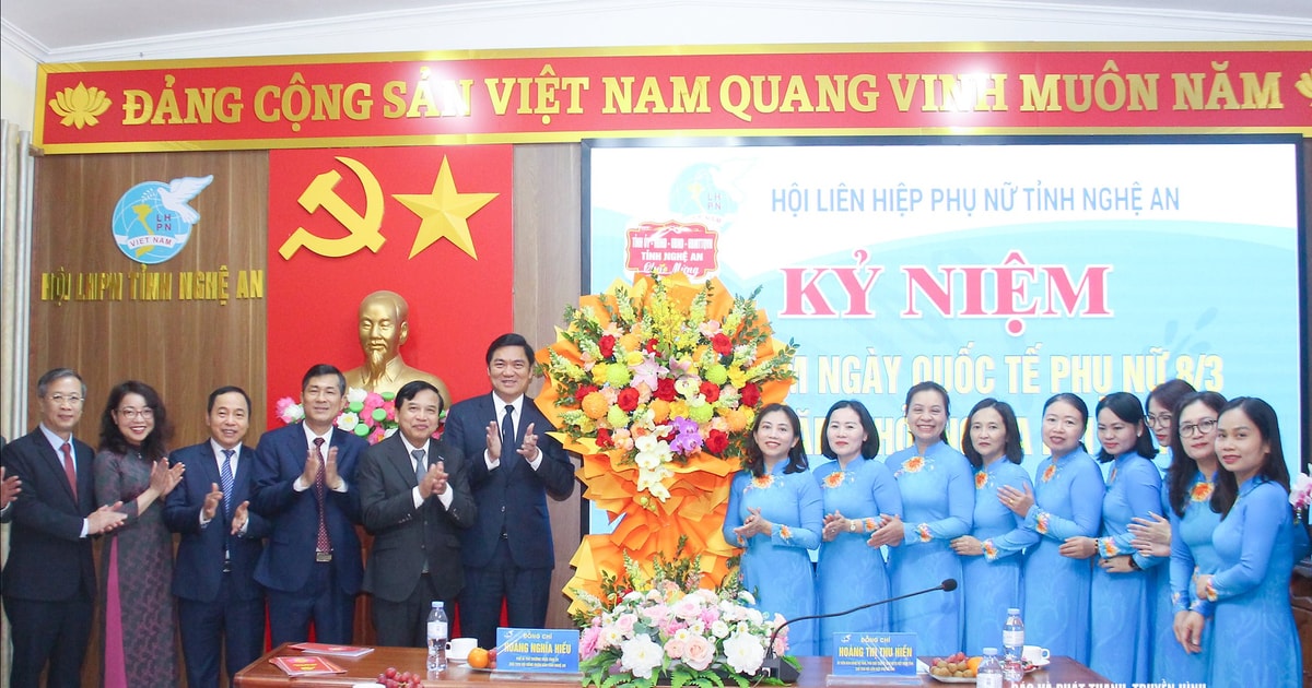 Phó Bí thư Thường trực Tỉnh ủy chúc mừng Hội LHPN tỉnh nhân ngày Quốc tế Phụ nữ 8/3