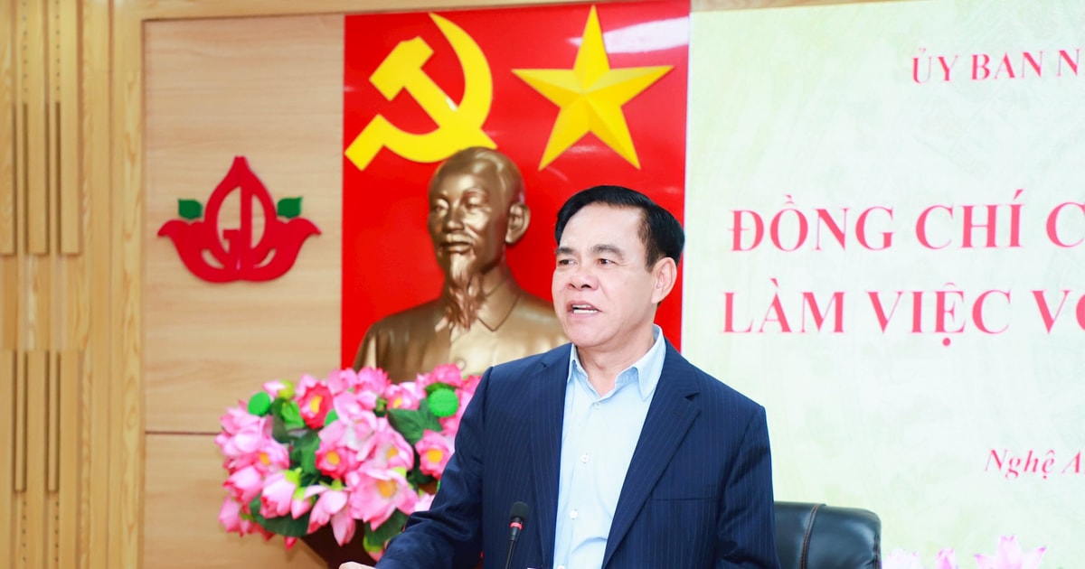 Chủ tịch UBND tỉnh Nghệ An Võ Trọng Hải giao đẩy nhanh mở rộng quy mô các trường THPT Huỳnh Thúc Kháng, Lê Viết Thuật