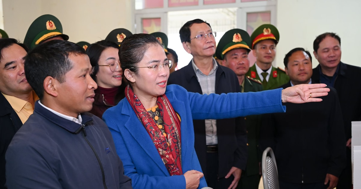 Phó Bí thư Tỉnh ủy Võ Thị Minh Sinh kiểm tra công tác chuẩn bị bầu cử và tiến độ thi công trường liên cấp xã Keng Đu