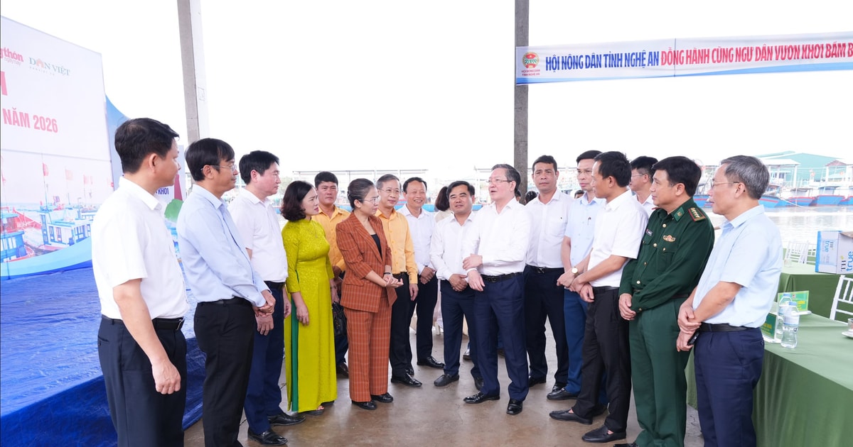 Chủ tịch Trung ương Hội Nông dân Việt Nam tham gia chương trình 'Đồng hành cùng ngư dân bám biển' tại Nghệ An