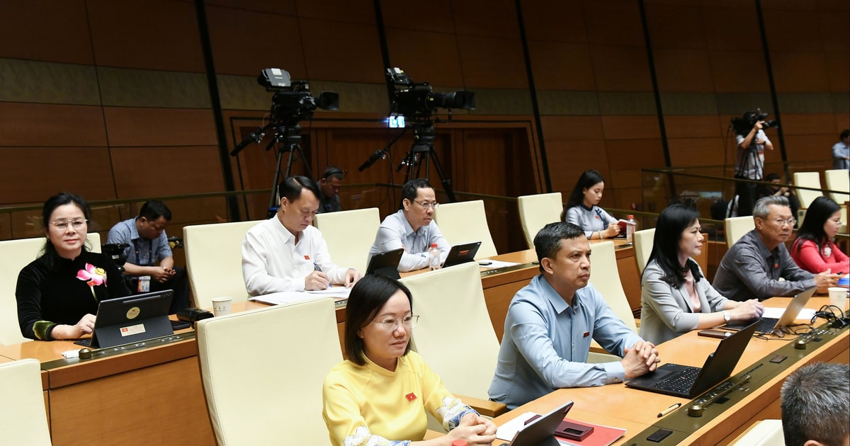 Đại biểu Quốc hội đề xuất tăng lương, hỗ trợ tài chính khi sinh con và thay đổi cách đánh giá học sinh