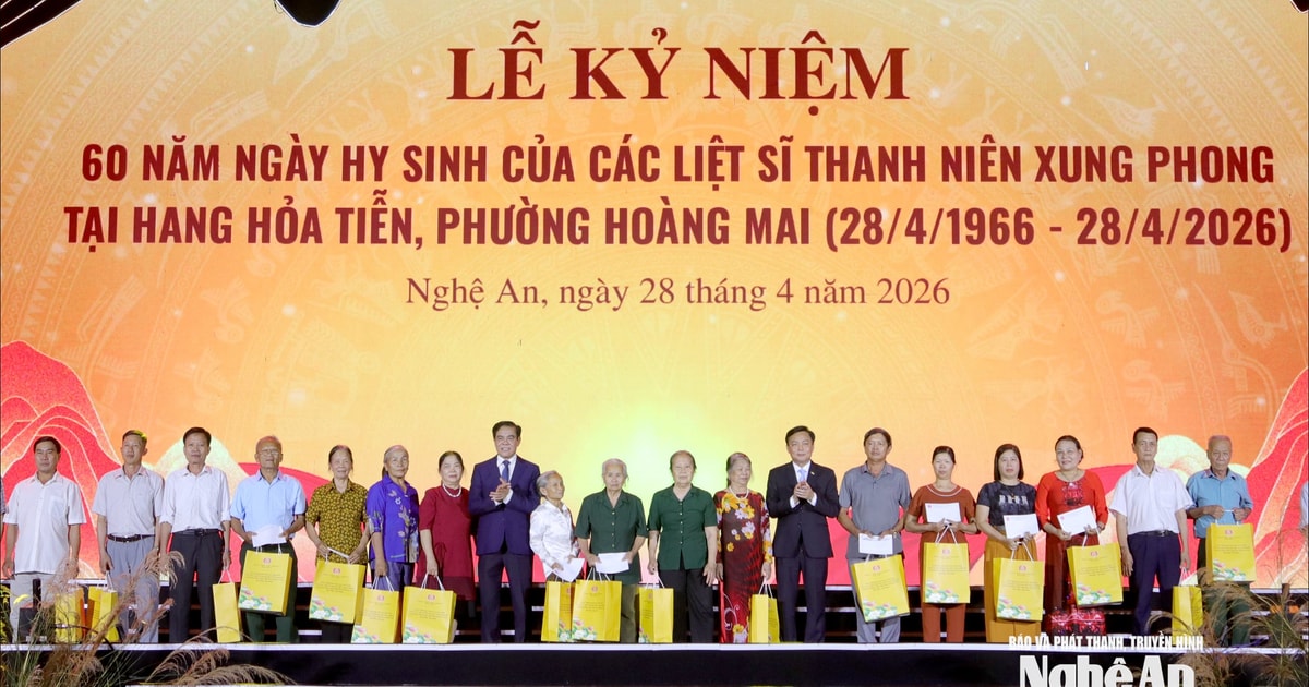 Kỷ niệm 60 năm Ngày hy sinh của 33 liệt sĩ Thanh niên xung phong tại Hang Hỏa Tiễn