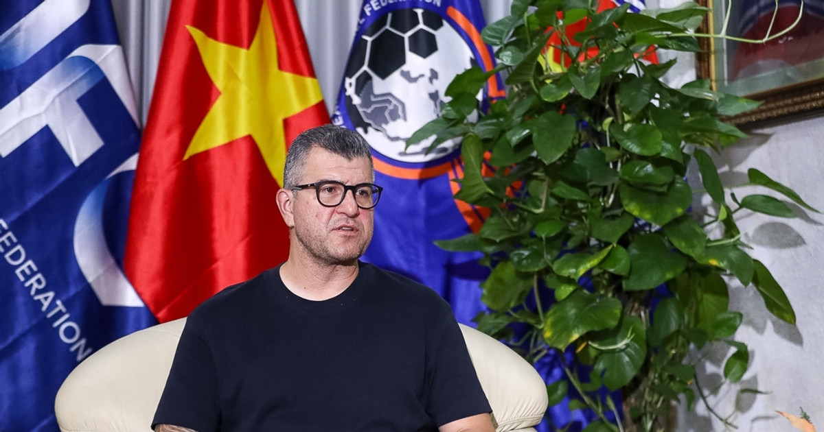 Coach Cristiano Roland and the secret to leading the Vietnam U17 team ...