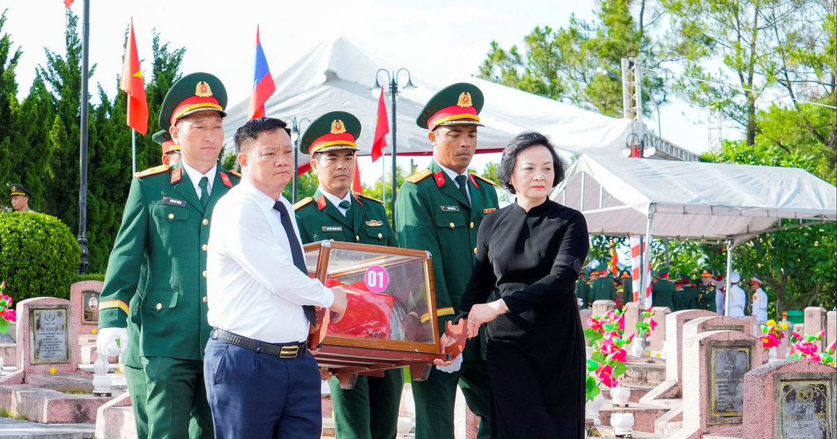 Lễ Truy điệu và an táng 80 hài cốt liệt sĩ quân tình nguyện và chuyên gia Việt Nam hy sinh tại Lào