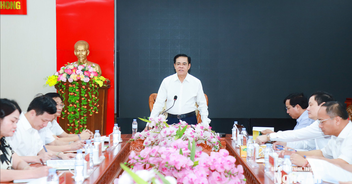 Chủ tịch UBND tỉnh Nghệ An Võ Trọng Hải làm việc với 5 xã vùng cao, biên giới