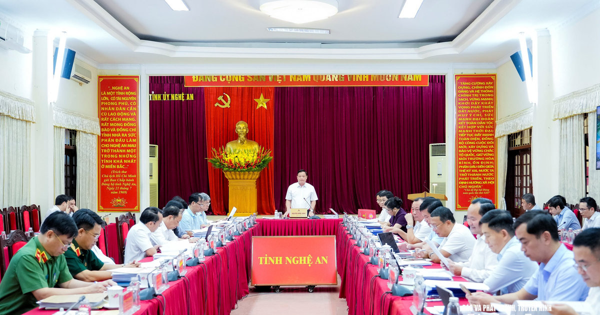 Bí thư Tỉnh ủy Nguyễn Khắc Thận chủ trì phiên họp của Ban Thường vụ Tỉnh ủy