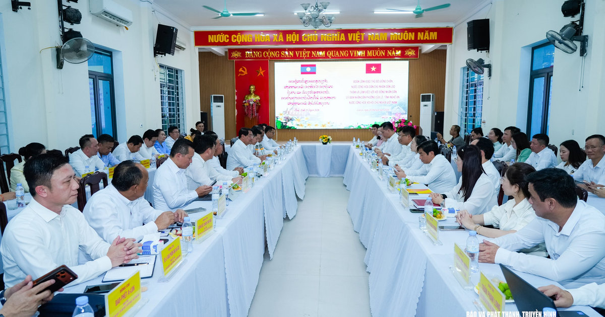 Đoàn lãnh đạo Thủ đô Viêng Chăn (nước CHDCND Lào) làm việc với phường Cửa Lò
