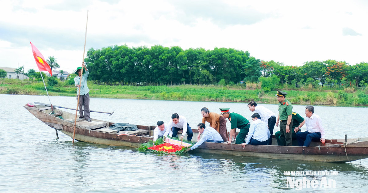 Lãnh đạo tỉnh Nghệ An dâng hoa, dâng hương tri ân các Anh hùng liệt sĩ tại Quảng Trị