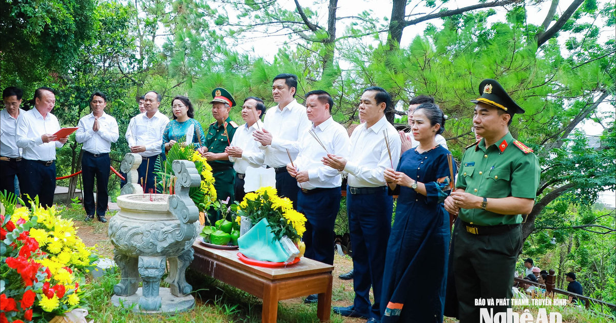 Lãnh đạo tỉnh Nghệ An tưởng niệm Đại tướng Võ Nguyên Giáp và các Anh hùng liệt sĩ tại Quảng Trị, Hà Tĩnh