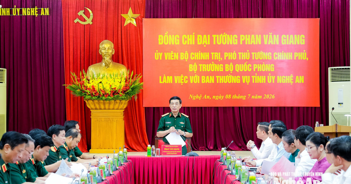 Phó Thủ tướng Chính phủ, Bộ trưởng Bộ Quốc phòng Đại tướng Phan Văn Giang làm việc với Ban Thường vụ Tỉnh ủy Nghệ An
