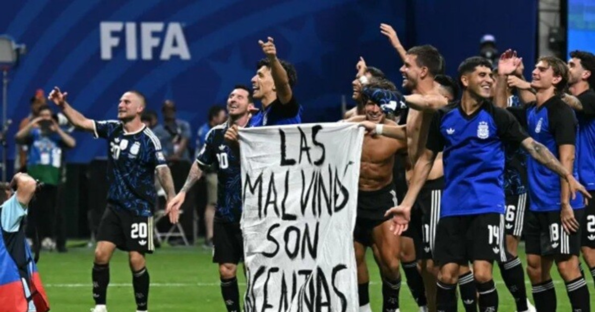Argentina bảo toàn lực lượng cho chung kết World Cup sau sự cố biểu ngữ  chính trị