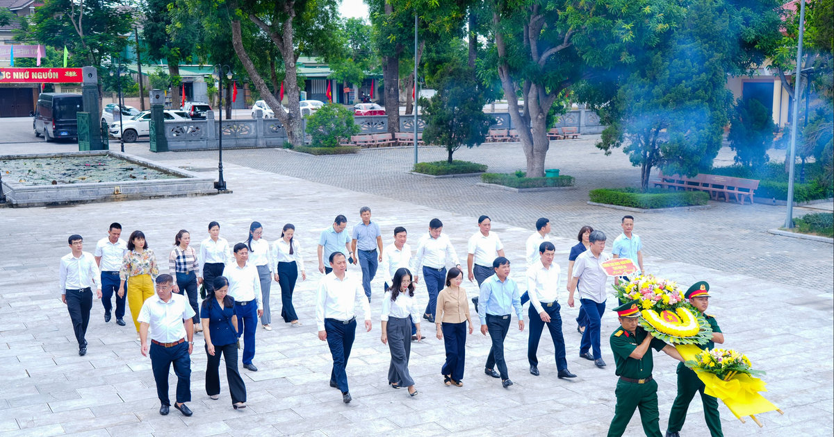 Thường trực HĐND tỉnh, Đoàn ĐBQH tỉnh dâng hoa, dâng hương tưởng niệm các Anh hùng liệt sĩ