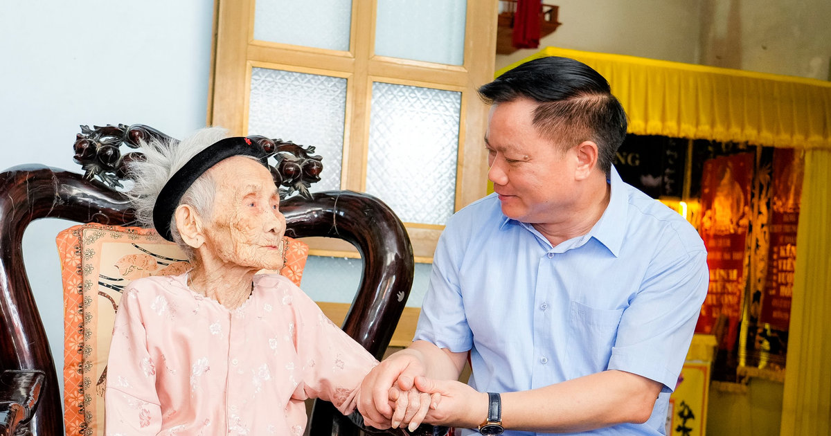 Bí thư Tỉnh ủy Nguyễn Khắc Thận thăm, tặng quà tri ân Bà Mẹ Việt Nam Anh hùng, thương binh