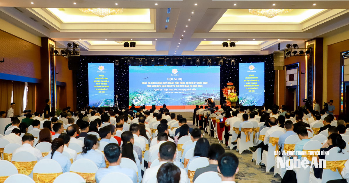 Nghệ An công bố điều chỉnh Quy hoạch tỉnh; trao quyết định, giấy chứng nhận và thỏa thuận hợp tác đầu tư hơn 110 nghìn tỷ đồng