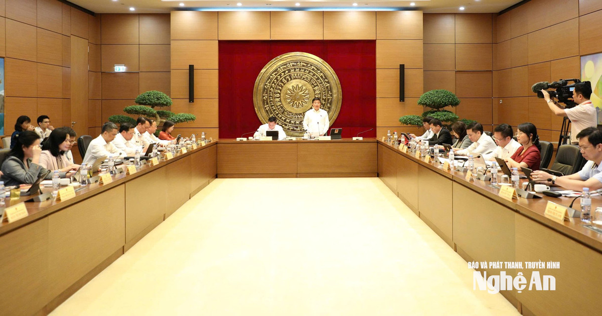 Đại biểu Quốc hội đoàn Nghệ An thảo luận về các dự án luật