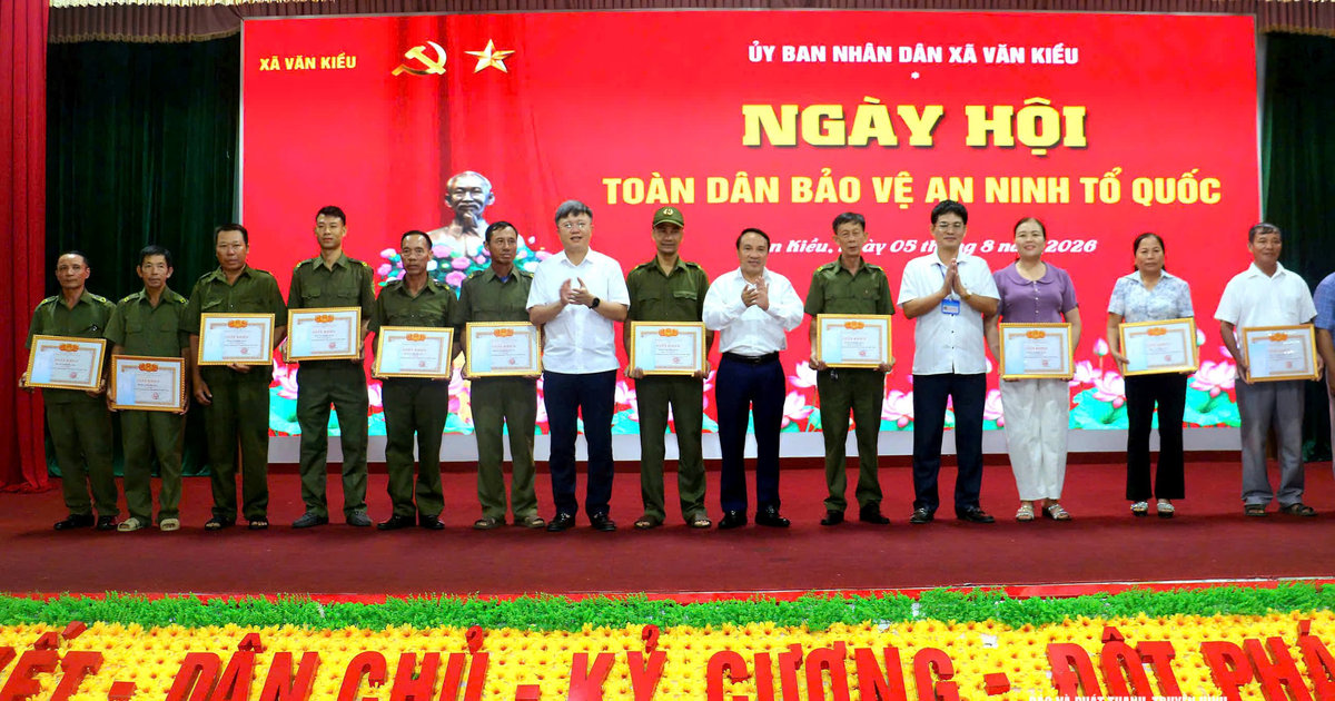 Phó Chủ tịch Thường trực HĐND tỉnh Dương Đình Chỉnh dự Ngày hội “Toàn dân bảo vệ an ninh Tổ quốc” tại xã Văn Kiều