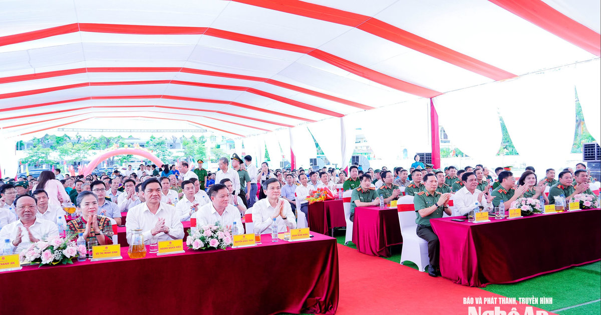 Giám đốc Học viện Chính trị quốc gia Hồ Chí Minh Đoàn Minh Huấn dự Ngày hội toàn dân bảo vệ an ninh Tổ quốc tại phường Hoàng Mai