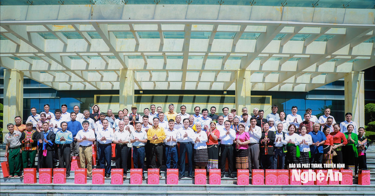 Chủ tịch UBND tỉnh Nghệ An gặp mặt 65 người có uy tín tiêu biểu trong đồng bào dân tộc thiểu số