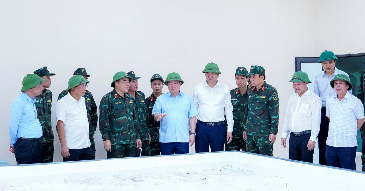 Bí thư Tỉnh ủy Nguyễn Khắc Thận kiểm tra công tác chuẩn bị diễn tập khu vực phòng thủ tỉnh