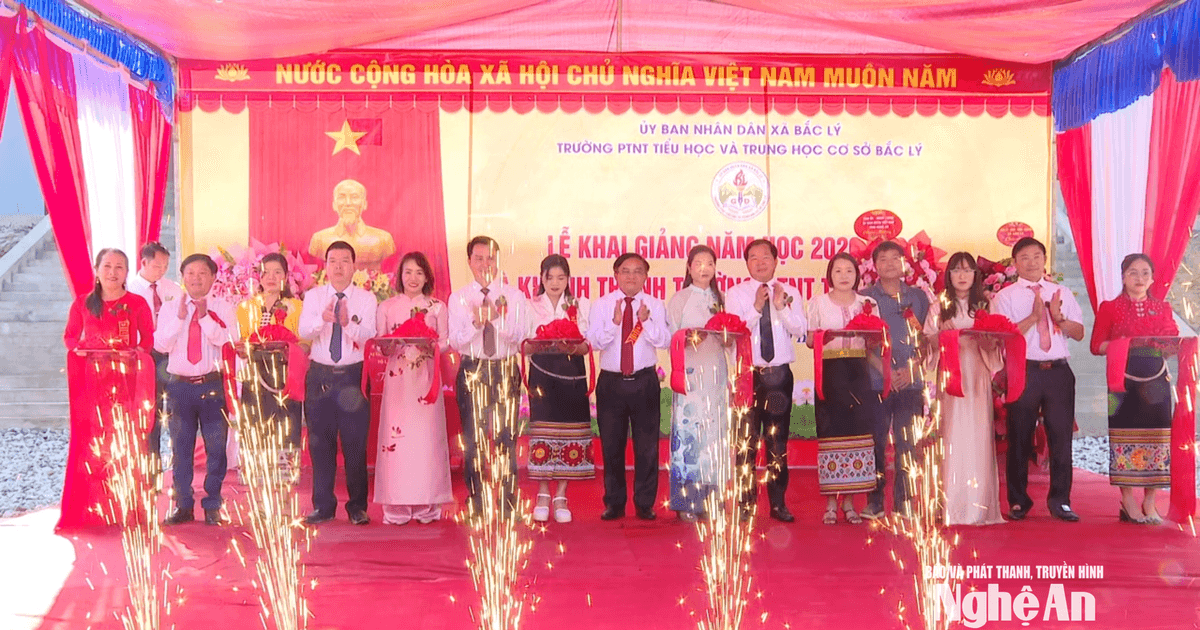 Không khí khai giảng ở các trường học trên địa bàn Nghệ An