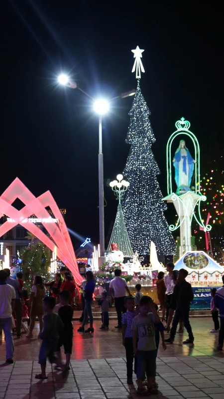 Rực rỡ sắc màu Giáng sinh ở giáo xứ Nghi Lộc