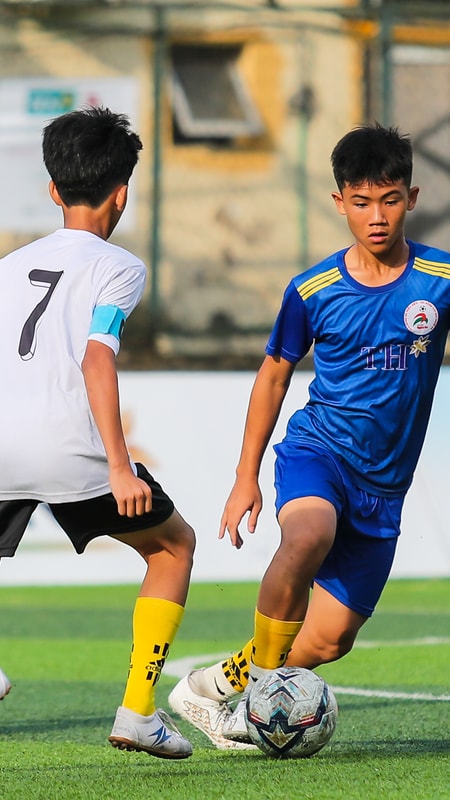 Chiến thắng trong trận Derby 'Biển Quỳnh': Đội thiếu niên Quỳnh Lưu đứng đầu Bảng B