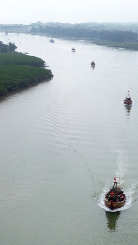 Ngư dân Nghệ An ra khơi 'mở biển' đầu năm mới