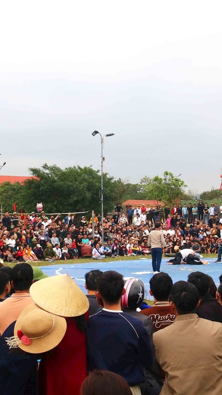 Hấp dẫn màn đọ sức của trai làng trên sới vật đầu Xuân