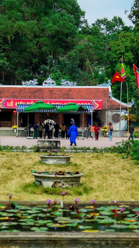 Vẻ đẹp cổ kính, hữu tình ở ngôi đền thiêng bậc nhất Nghệ An