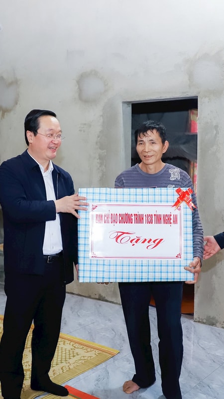 Bí thư Tỉnh ủy Nghệ An kiểm tra tiến độ xây dựng, sửa chữa nhà ở cho người có công, hộ nghèo tại huyện Quỳ Châu