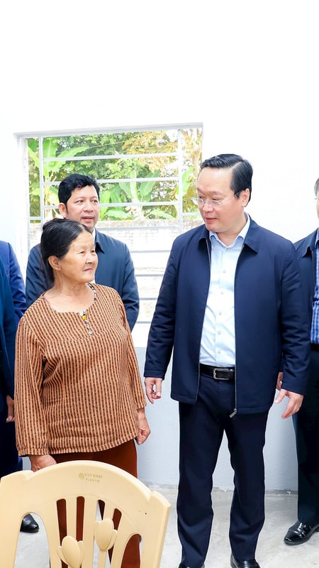 Bí thư Tỉnh ủy Nghệ An kiểm tra tiến độ xây dựng, sửa chữa nhà ở cho người có công, hộ nghèo tại huyện Quỳ Hợp