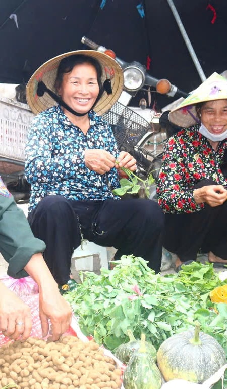 Thân thương chợ quê ở Kim Liên