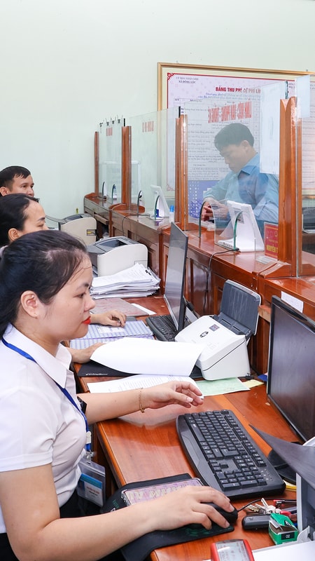 Kiến nghị 5 giải pháp hoàn thiện, nâng cao hiệu quả hoạt động chính quyền địa phương 2 cấp