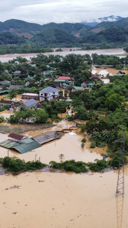 Nhiều thôn ở xã Con Cuông ngập sâu từ 1-3m