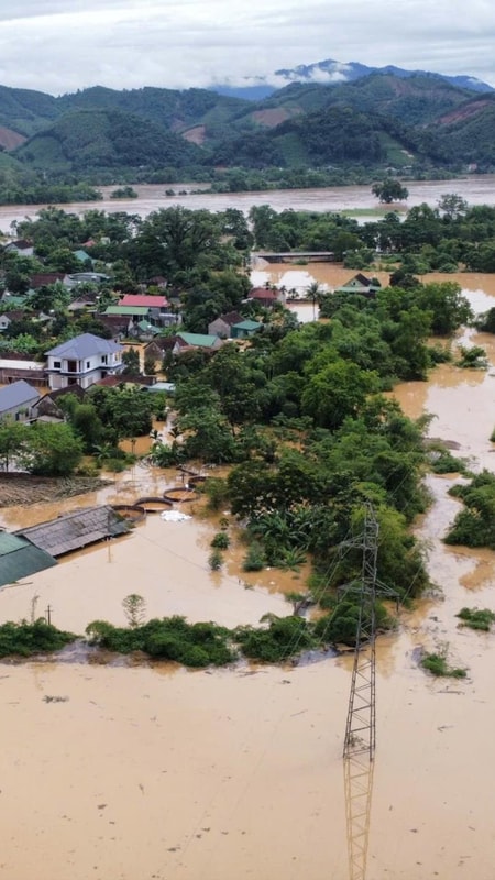 Lũ lớn bao vây, chia cắt xã Con Cuông, nhiều hộ dân bị ngập, mất trắng tài sản