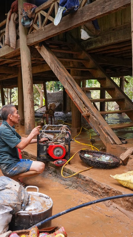 Tiếp cận, hỗ trợ người dân bản Lau ở Tương Dương sau những ngày bị chia cắt do lũ