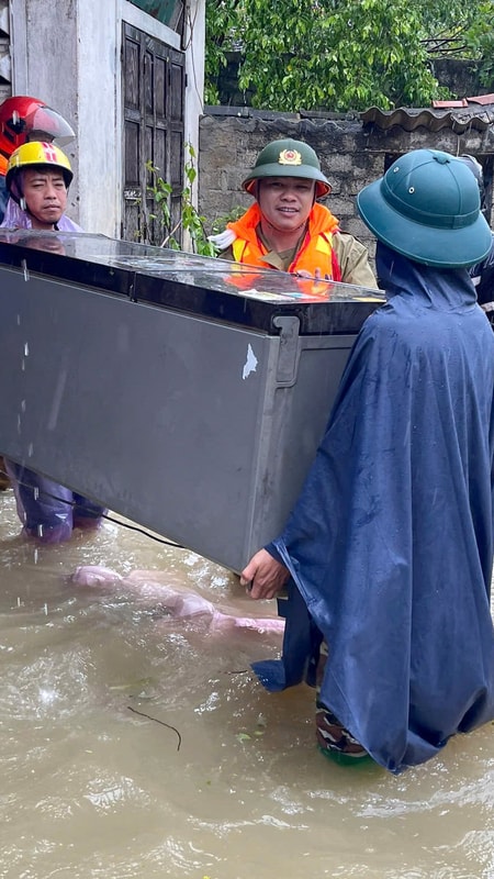 Sau bão số 10, nhiều khu dân cư chìm trong biển nước