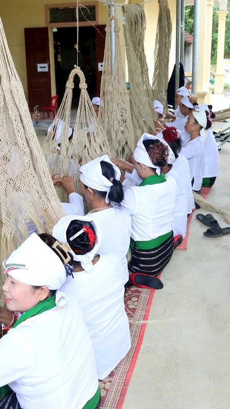 Từ khung cửi đến nông thôn mới - hành trình giữ sắc Thổ bằng sợi võng gai