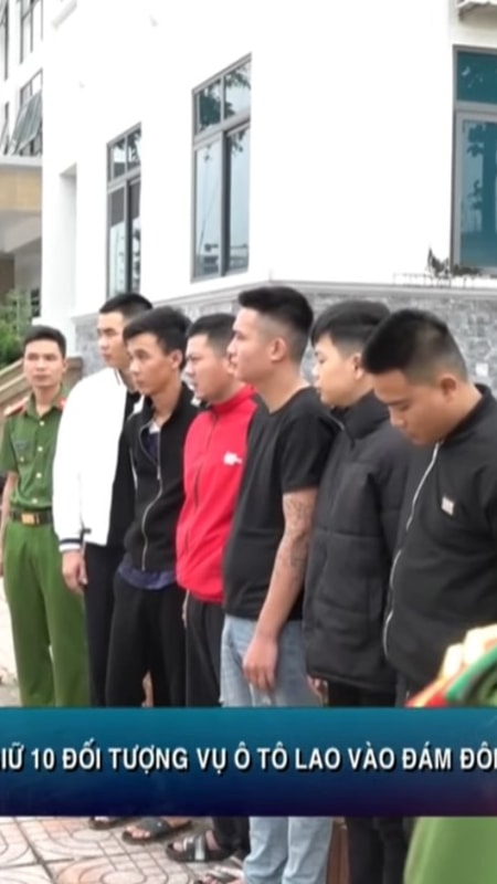 Tạm giữ 10 đối tượng vụ ô tô lao vào đám đông ở Thái Hòa